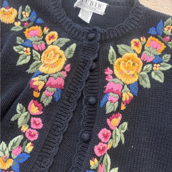 Vintage Floral Embroidered Crochet Grandma Cardigan - Picture 2 of 4